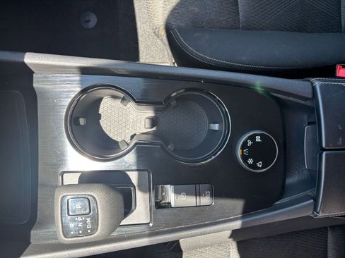 Used 2025 Nissan Rogue SV AWD/4WD image 43