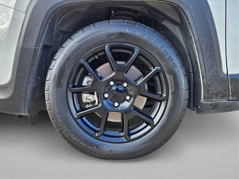 Used 2020 Jeep Renegade Altitude FWD image 23