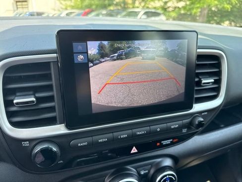 Used 2023 Hyundai Venue SEL FWD image 11