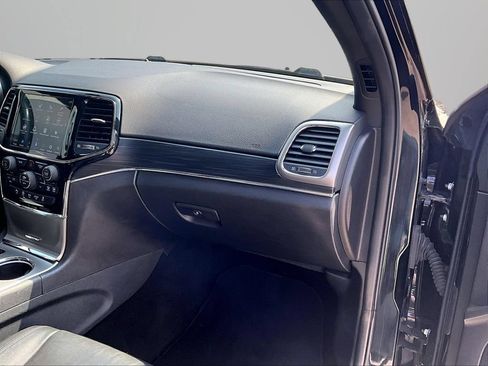 Used 2019 Jeep Grand Cherokee Limited AWD/4WD image 18