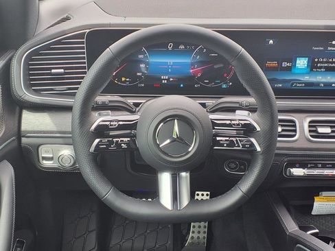 Used 2025 Mercedes-Benz GLS 450 4MATIC image 11