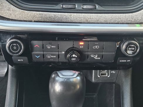 Used 2022 Jeep Compass Latitude image 25