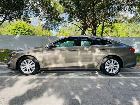 Used 2020 Chevrolet Malibu LT image 2