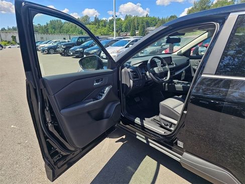 New 2025 Nissan Rogue SV image 18