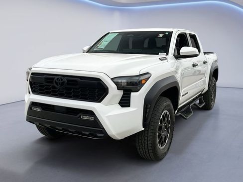 Used 2025 Toyota Tacoma TRD Off-Road AWD/4WD image 1