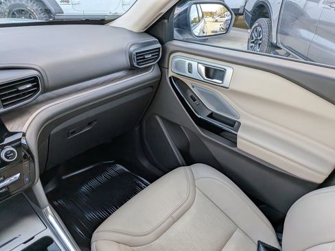 Certified 2023 Ford Explorer Platinum w/ Technology Package image 19