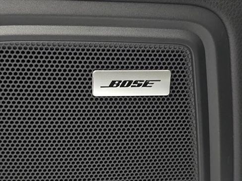 Certified 2025 Porsche Macan image 17