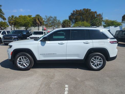 New 2025 Jeep Grand Cherokee Laredo image 8