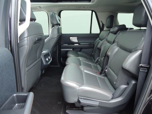 Used 2025 Ford Expedition Max Active AWD/4WD image 30