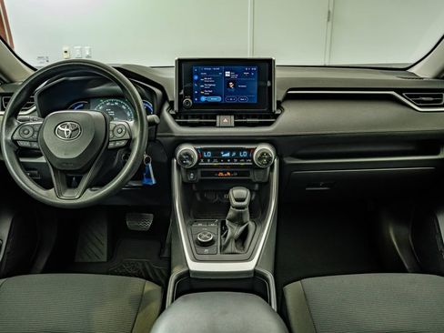 Used 2025 Toyota RAV4 LE AWD/4WD image 29