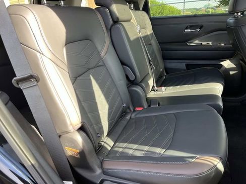 Used 2025 Nissan Pathfinder Platinum w/ Cargo Package FWD image 28