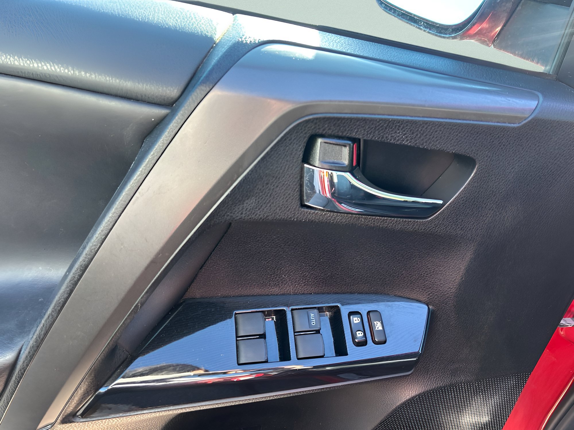 Used 2016 Toyota RAV4 SE AWD/4WD image 19