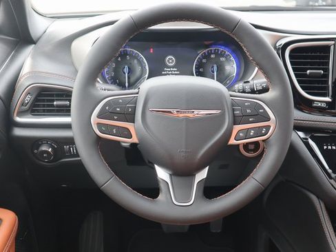 New 2026 Chrysler Pacifica Pinnacle image 4