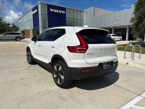 Certified 2025 Volvo EX40 Core AWD/4WD image 4