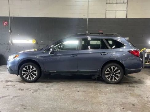 Used 2017 Subaru Outback 2.5i Limited AWD/4WD image 3