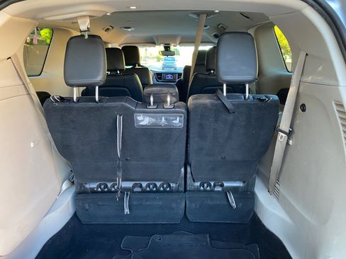 Used 2017 Chrysler Pacifica Touring-L image 5