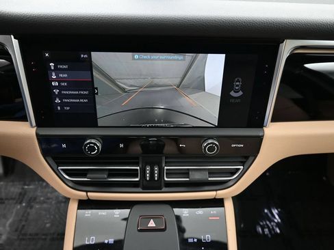 Certified 2023 Porsche Macan AWD/4WD image 19