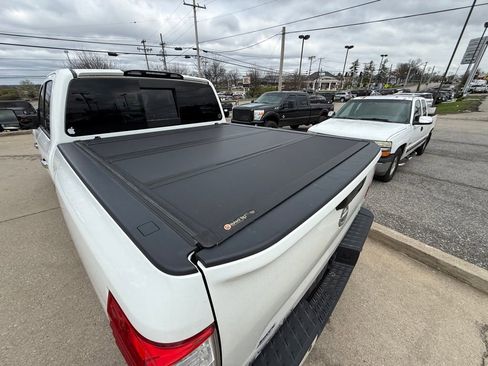 Used 2018 Nissan Titan SV w/ SV Convenience Package image 8