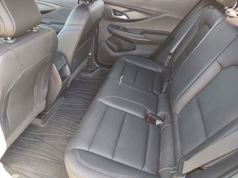 Used 2024 Buick Envista Sport Touring w/ Convenience I Package FWD image 17