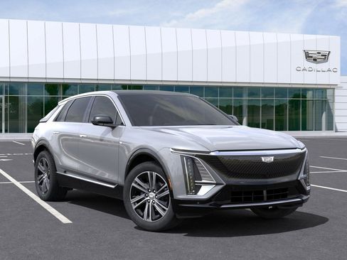 New 2025 Cadillac Lyriq Luxury w/ LPO, Floor Liner Package RWD image 7