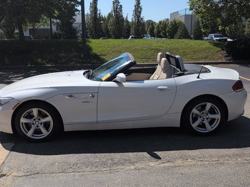 Used 2011 BMW Z4 sDrive30i RWD image 2