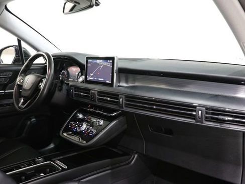 Used 2022 Lincoln Corsair AWD w/ Premium Package image 16
