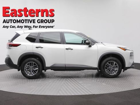 Used 2023 Nissan Rogue S AWD/4WD image 4