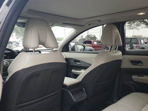 Used 2023 Nissan Ariya FWD image 14