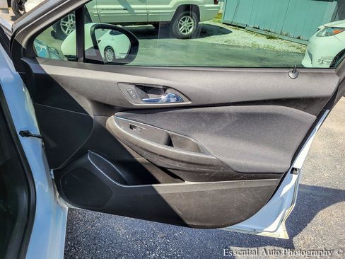Used 2018 Chevrolet Cruze LS FWD image 24