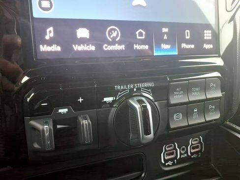 Used 2024 RAM 3500 Limited AWD/4WD image 11
