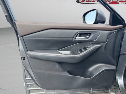 Used 2023 Nissan Rogue SV w/ SV Premium B Package FWD image 16