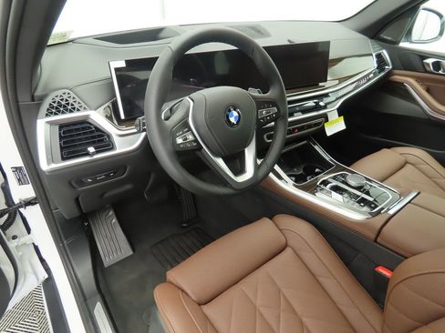 Used 2026 BMW X5 sDrive40i w/ Premium Package image 10