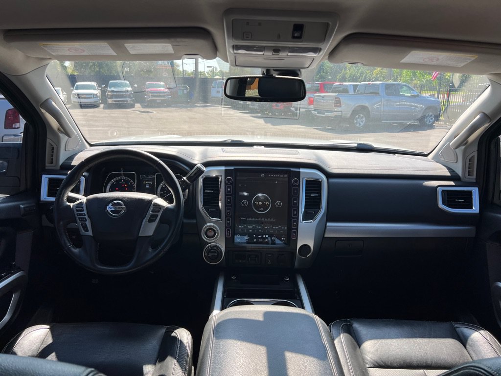 Used 2018 Nissan Titan PRO-4X w/ Pro-4x Convenience Package AWD/4WD image 14