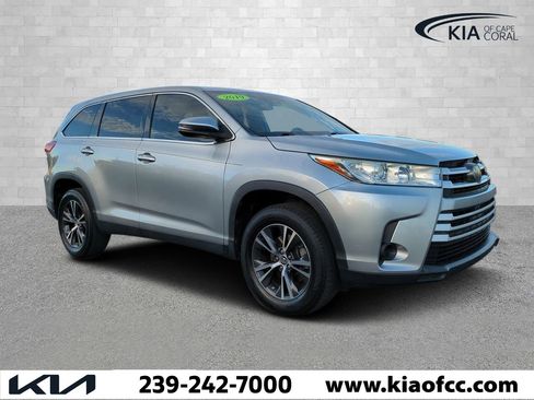 Used 2019 Toyota Highlander LE image 1