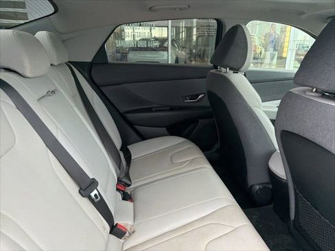 Used 2023 Hyundai Elantra Limited image 26