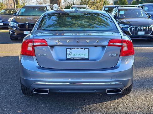 Used 2017 Volvo S60 T5 Inscription image 4