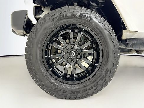 Used 2016 Jeep Wrangler Unlimited Sahara w/ Connectivity Group AWD/4WD image 25