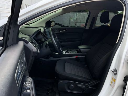 Used 2022 Ford Edge SE w/ Black Appearance Package image 10