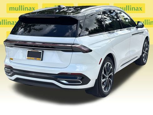 Used 2025 Lincoln Nautilus Reserve AWD/4WD image 4