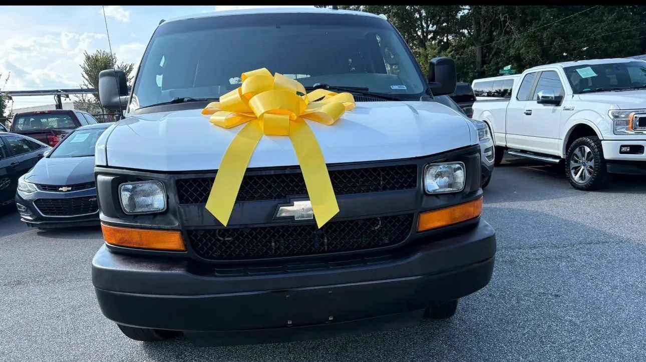 Used 2017 Chevrolet Express 2500 LS RWD image 9