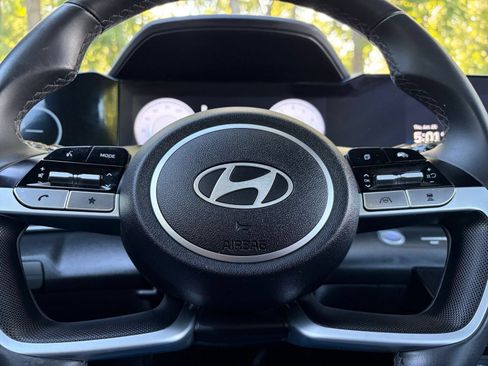 Used 2025 Hyundai Elantra SEL FWD image 28