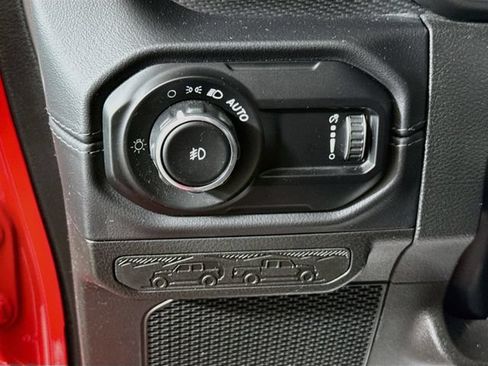 Used 2024 Jeep Wrangler Unlimited Rubicon w/ Convenience Group AWD/4WD image 10