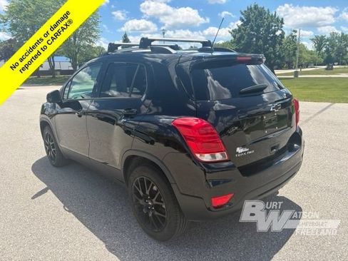 Used 2021 Chevrolet Trax LT w/ Premium Seat Package AWD/4WD image 4