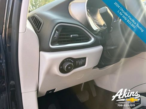 Used 2024 Chrysler Pacifica Touring-L FWD image 14