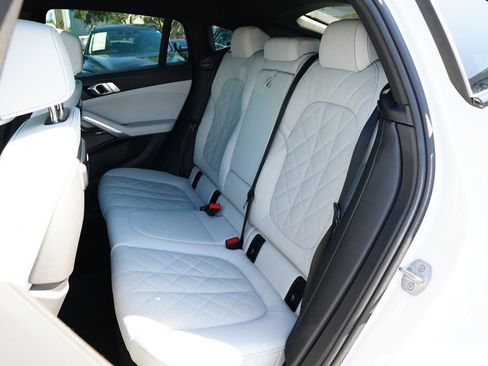 Used 2025 BMW X6 xDrive40i AWD/4WD image 15