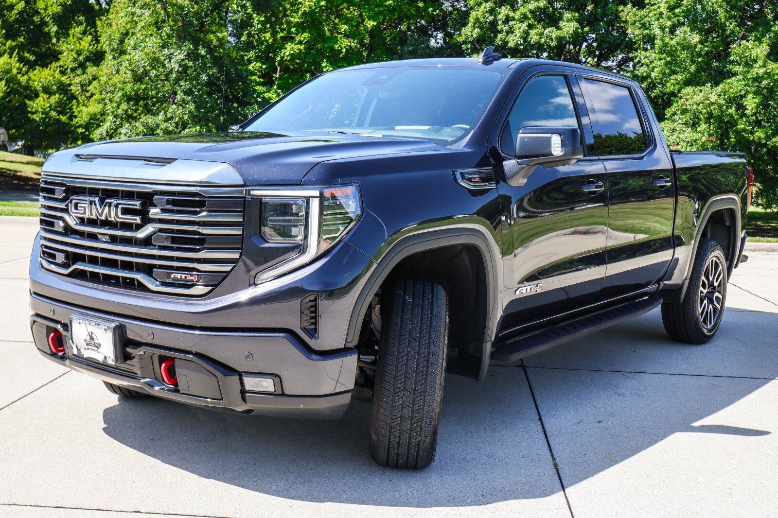 Used 2022 GMC Sierra 1500 AT4 w/ AT4 Premium Package AWD/4WD image 3
