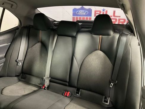 Used 2018 Toyota Camry LE image 14