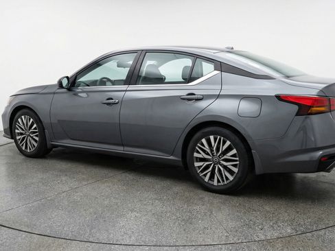 Used 2025 Nissan Altima 2.5 SV image 6