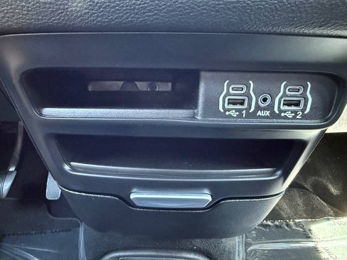 Used 2024 Chrysler Pacifica Touring FWD image 44