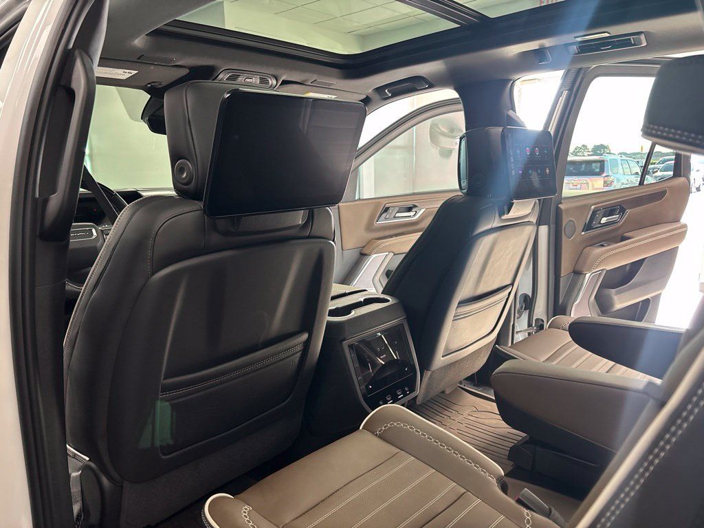 Used 2025 GMC Yukon Denali Ultimate w/ LPO, Floor Liner Package AWD/4WD image 35